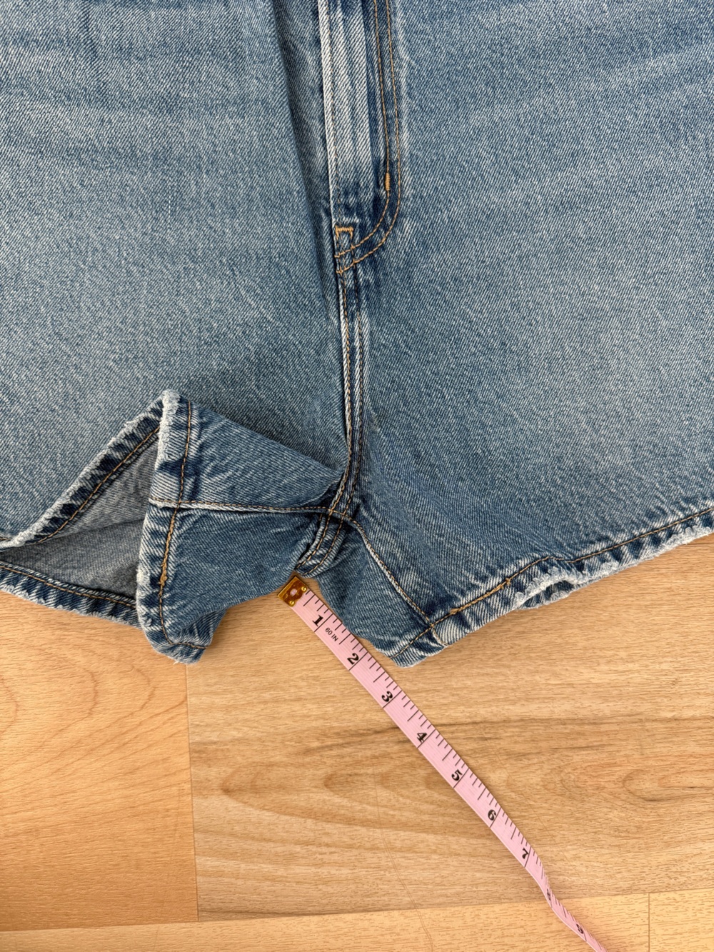 Levi’s High Loose Shorts - Picture 4 of 5
